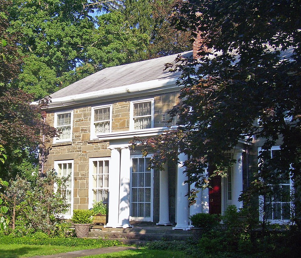 Photograph of House at 322 Albany Avenue
