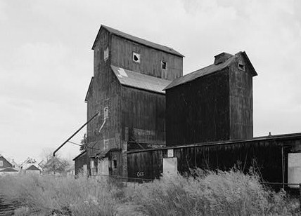 Photograph of Wollenberg Grain and Seed Elevator