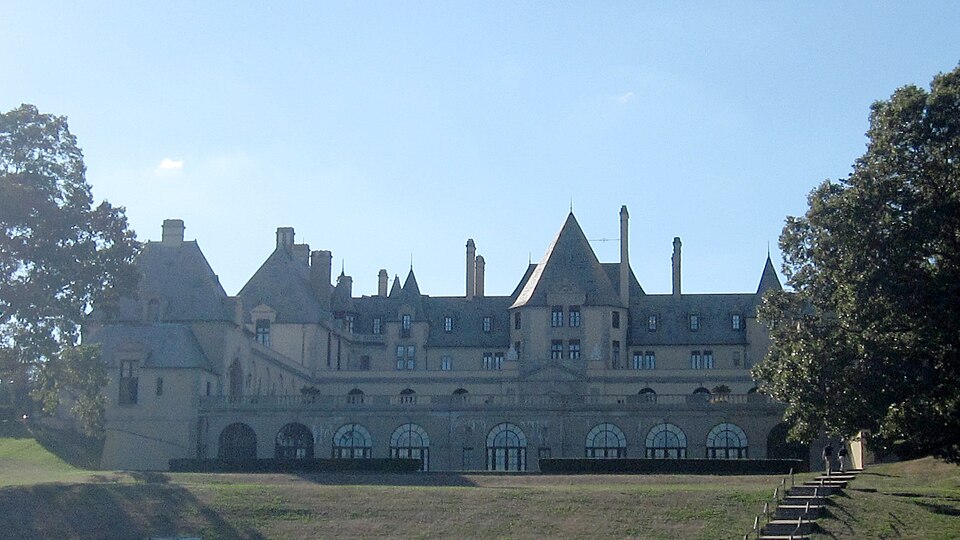 Photograph of Oheka Castle