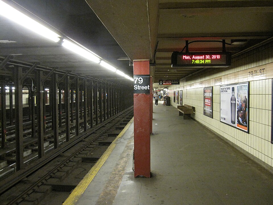 Photograph of 79th Street