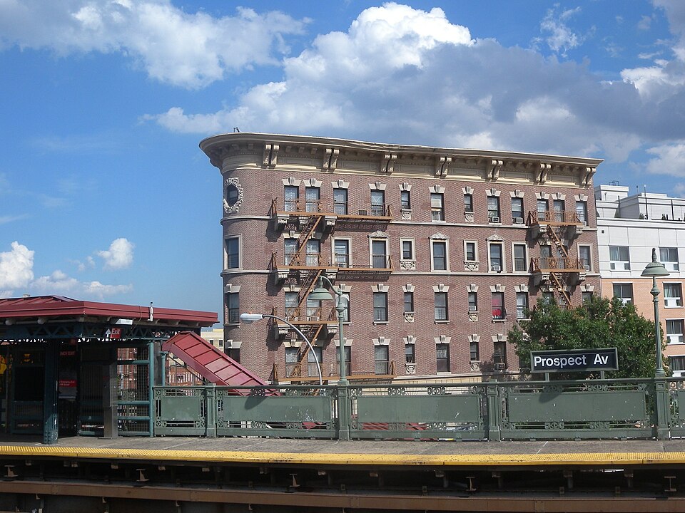 Photograph of Prospect Avenue station (IRT White Plains Road Line)