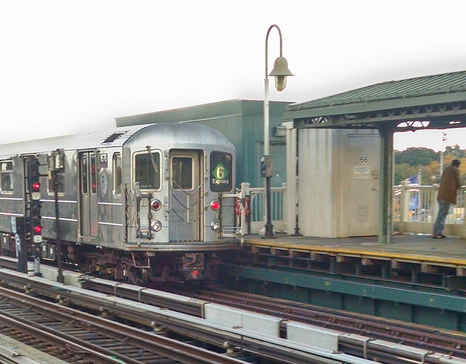 Photograph of Westchester Square-East Tremont Avenue station