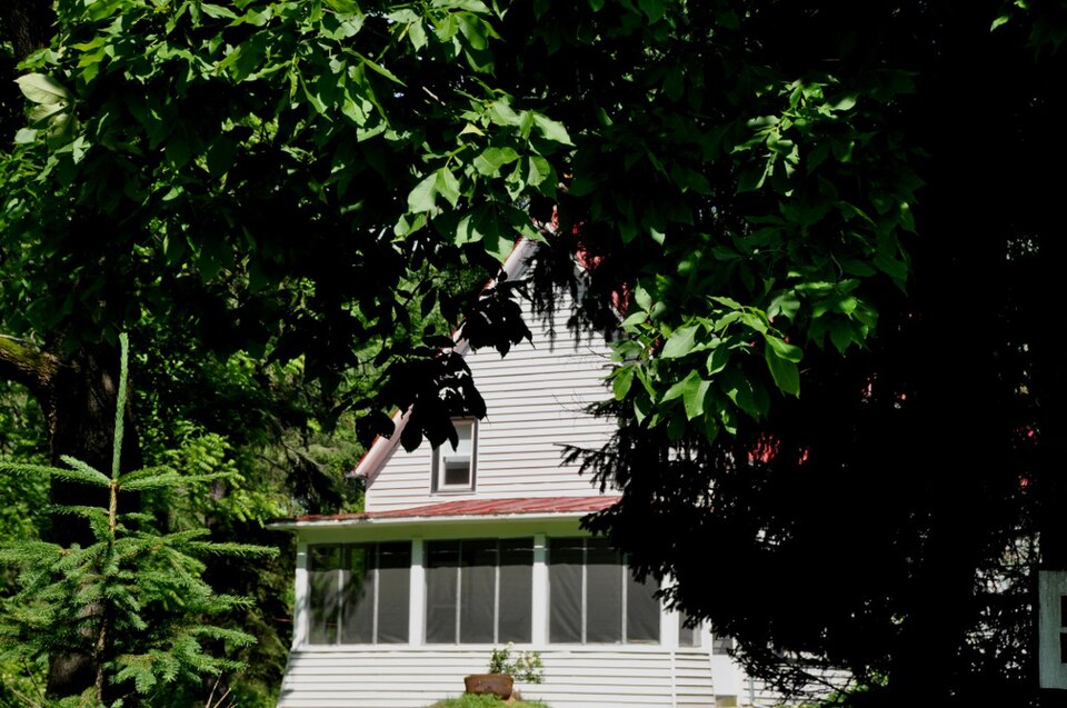 Photograph of Sharpe Homestead and Cemetery