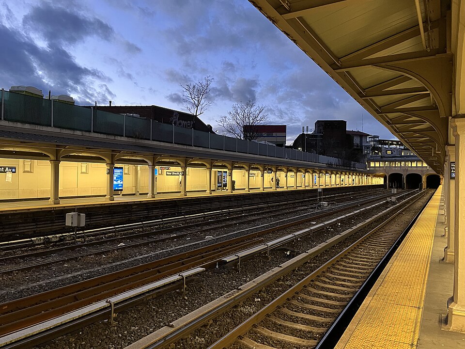 Photograph of New Utrecht Avenue station
