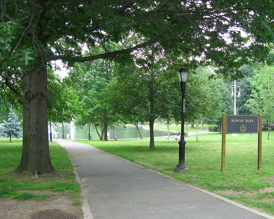 Photograph of Broadway-Flushing Historic District