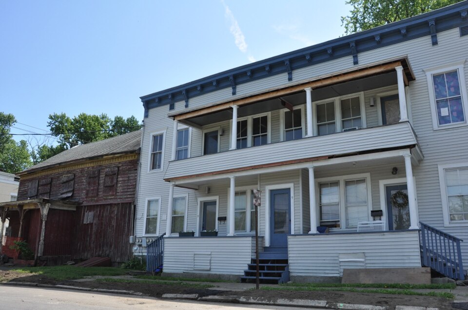 Photograph of Clark-Dearstyne-Miller Inn