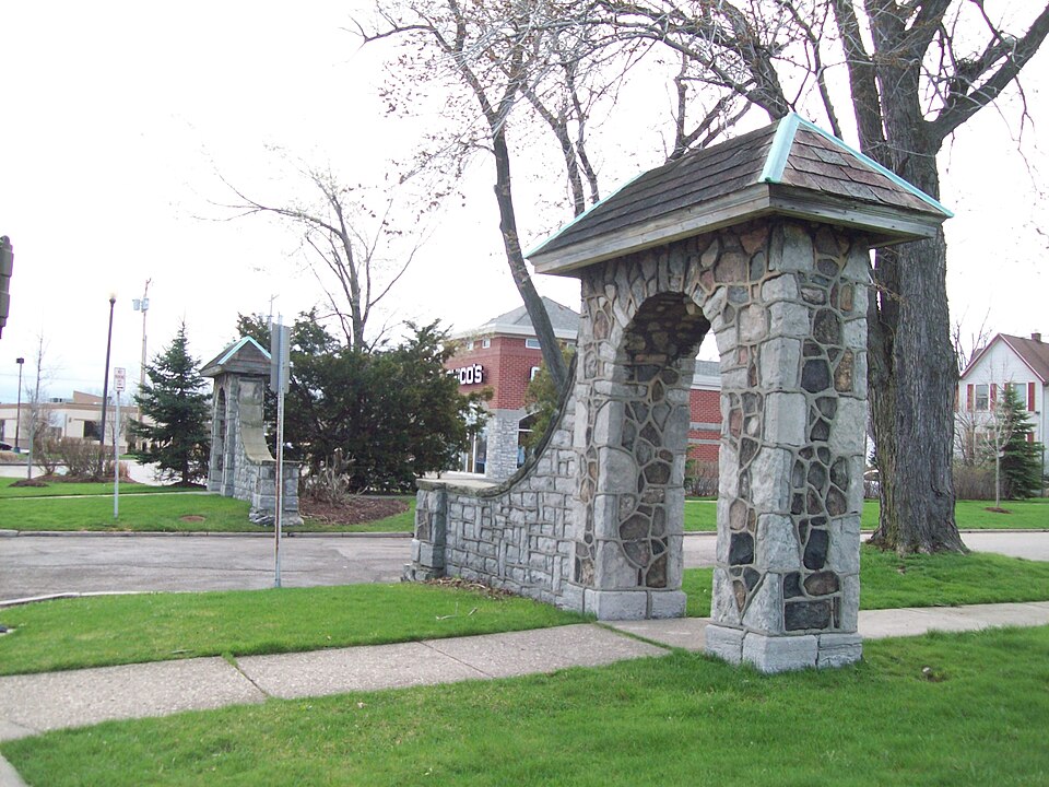 Photograph of Entranceway at Main Street at Lafayette Boulevard