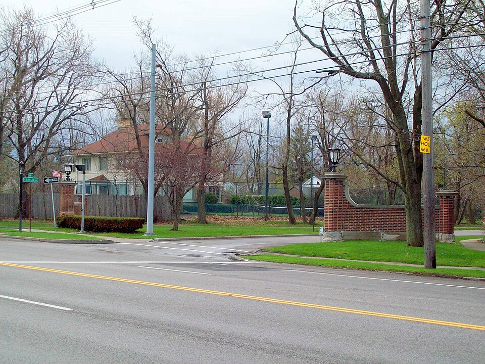 Photograph of Entranceway at Main Street at LeBrun Road