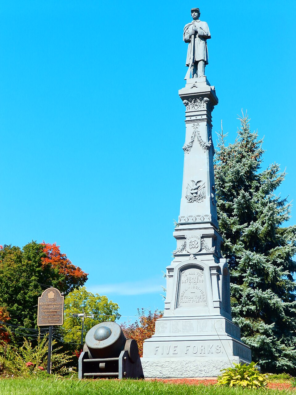 Photograph of Lewis County Soldiers' and Sailors' Monument