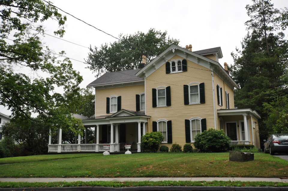 Photograph of Underhill-Acker House