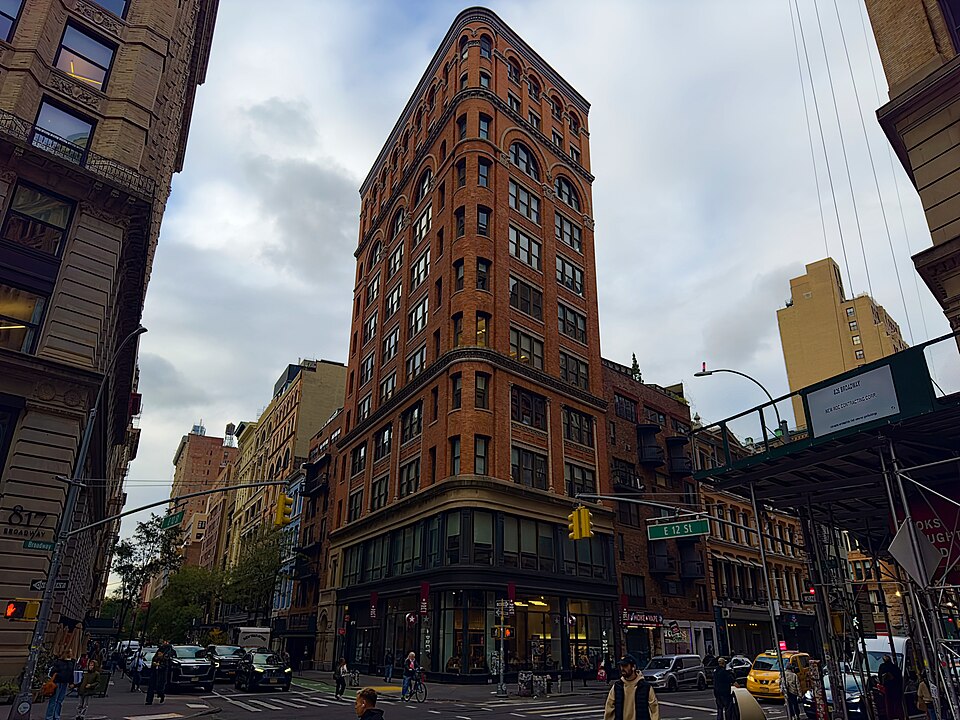 Photograph of 821 Broadway