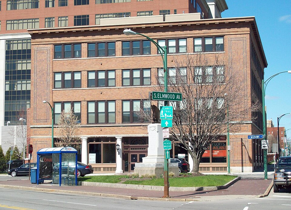 Photograph of Robertson-Cataract Electric Building