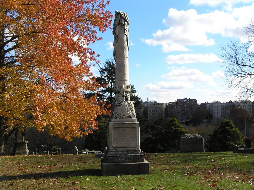 Photograph of Admiral David Glasgow Farragut Gravesite