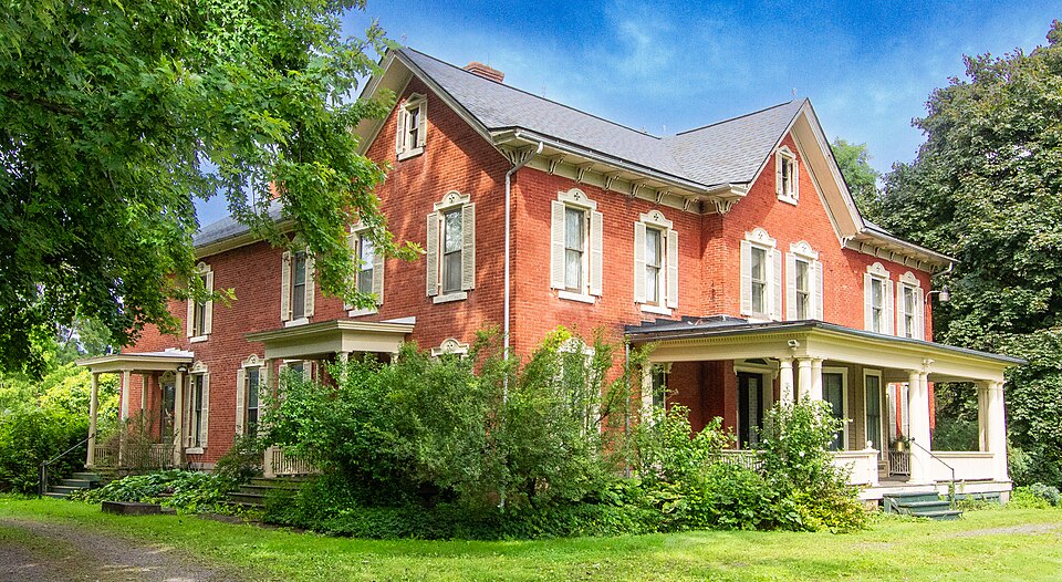 Photograph of John and Chauncey White House