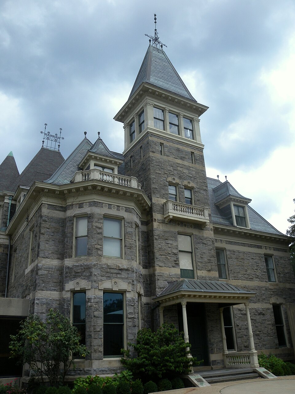 Photograph of Glenview Mansion