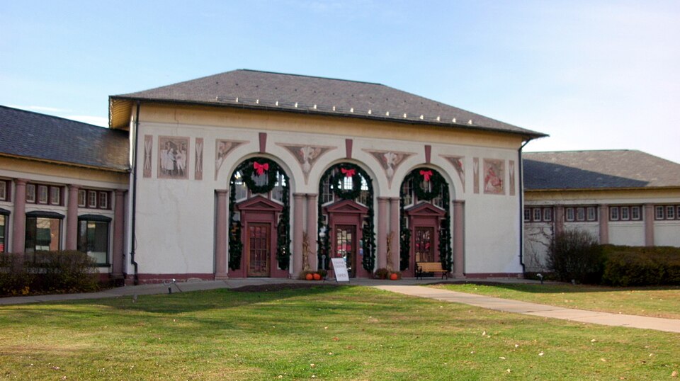 Photograph of Saratoga Springs Visitor Center