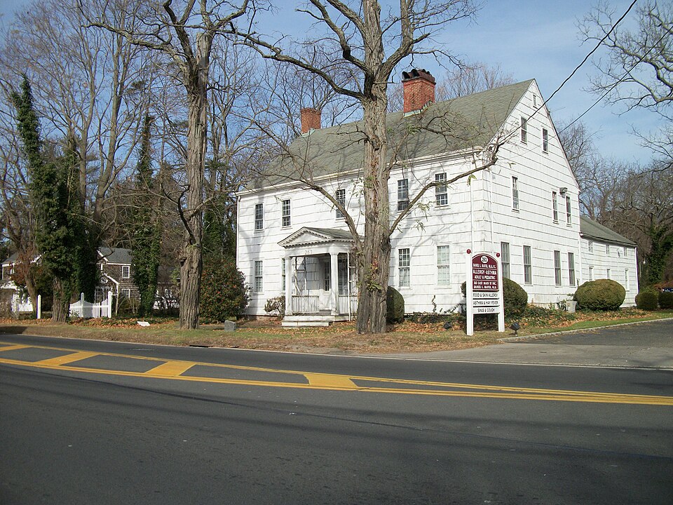 Photograph of Halliock Inn