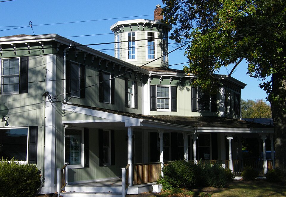Photograph of Andrew Gildersleeve Octagonal Building