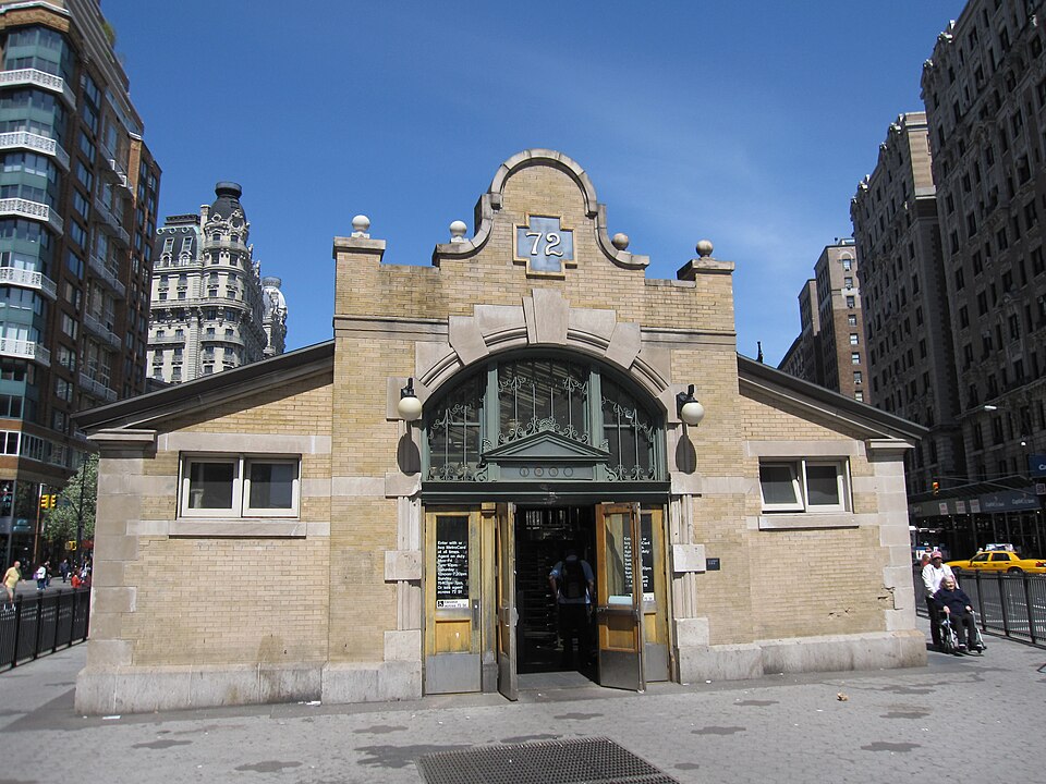 Photograph of 72nd Street old headhouse