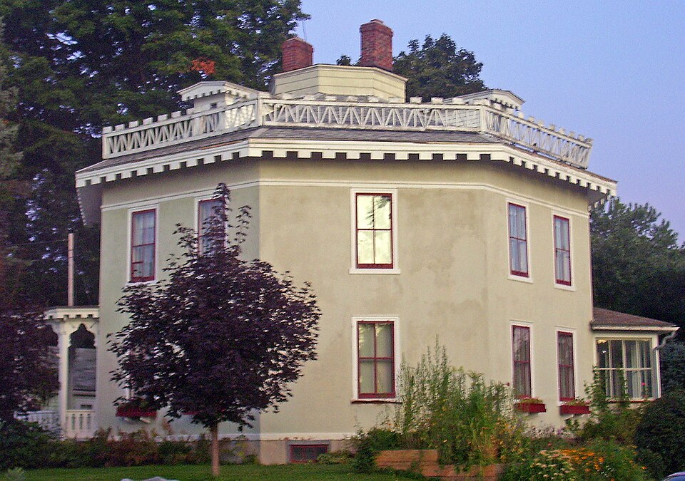 Photograph of Estabrook Octagon House