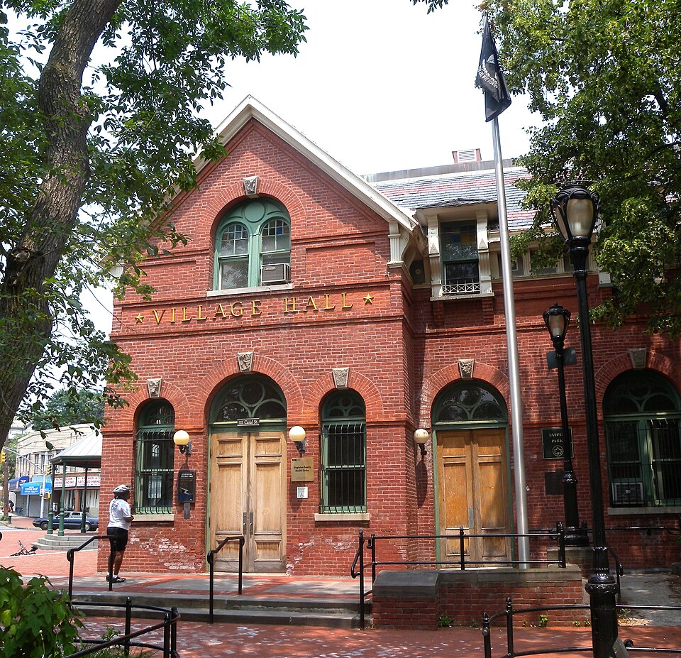 Photograph of Edgewater Village Hall and Tappen Park