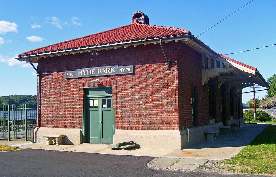 Photograph of Hyde Park station