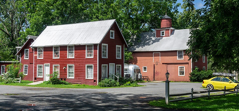 Photograph of Apple Tavern