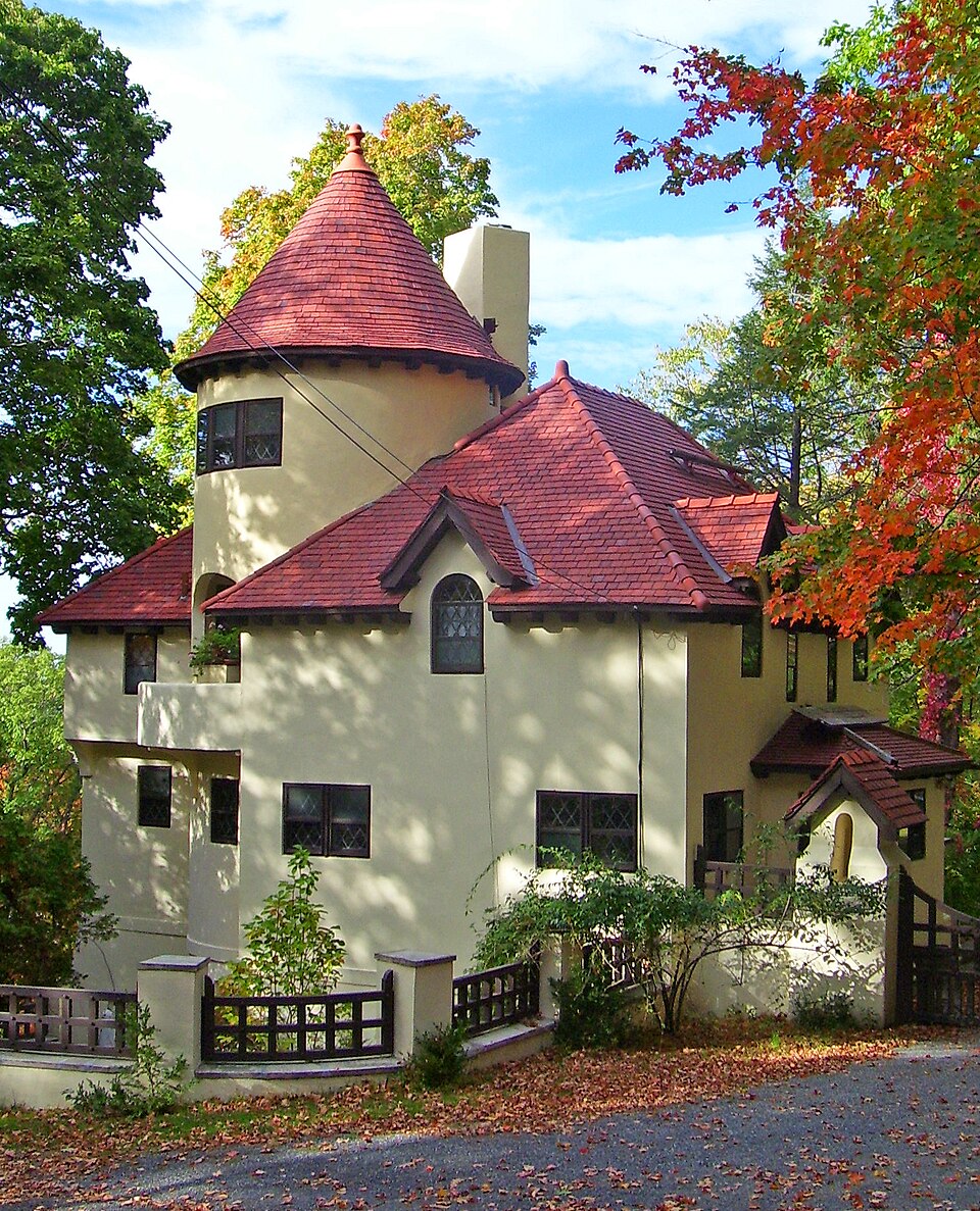 Photograph of Gatehouse on Deerhill Road