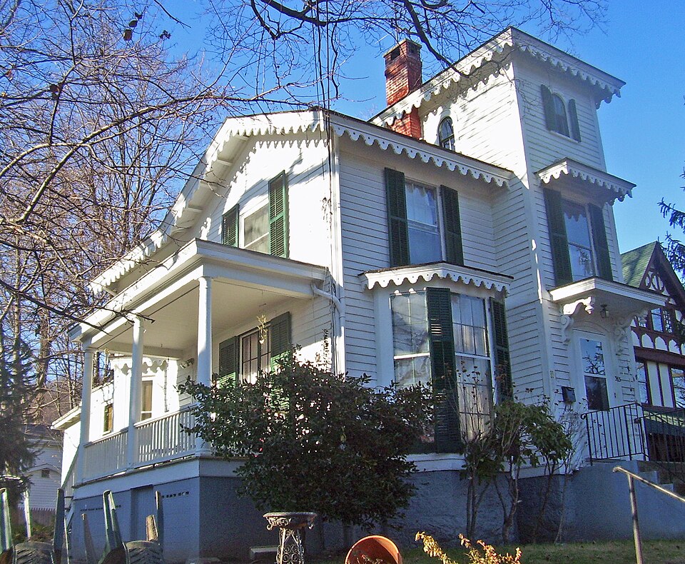 Photograph of House at 365 Main Street