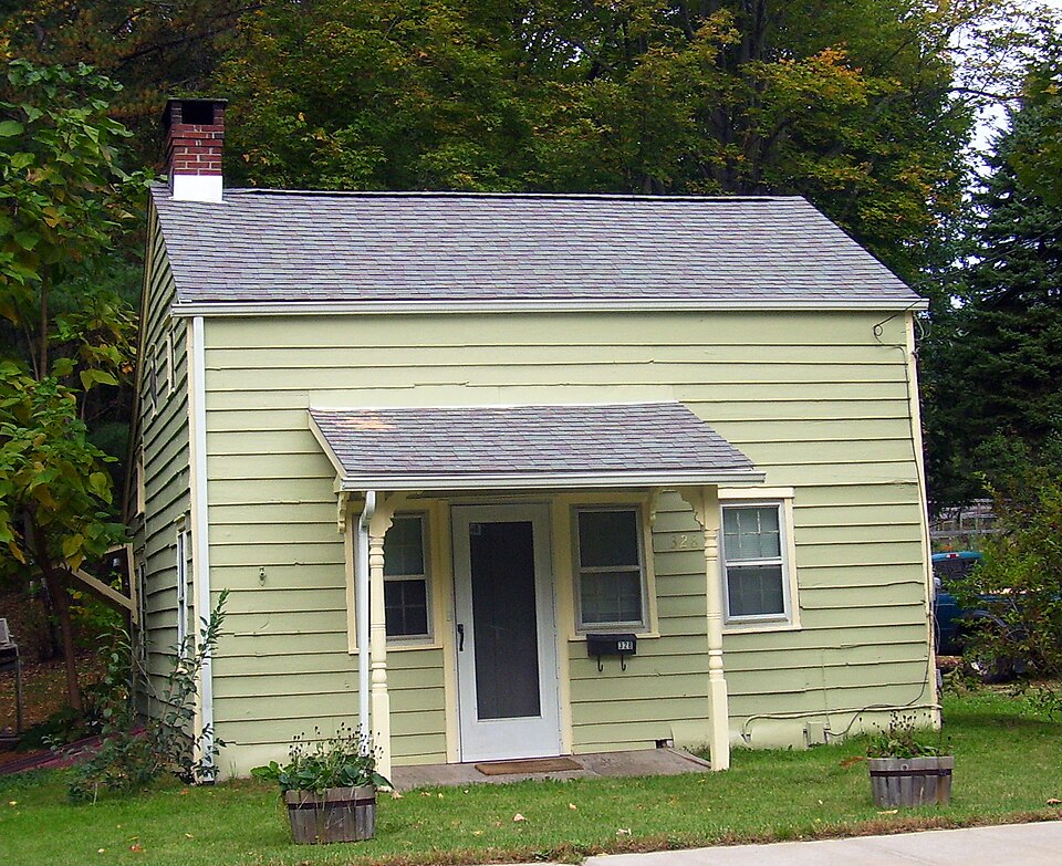 Photograph of Hustis House