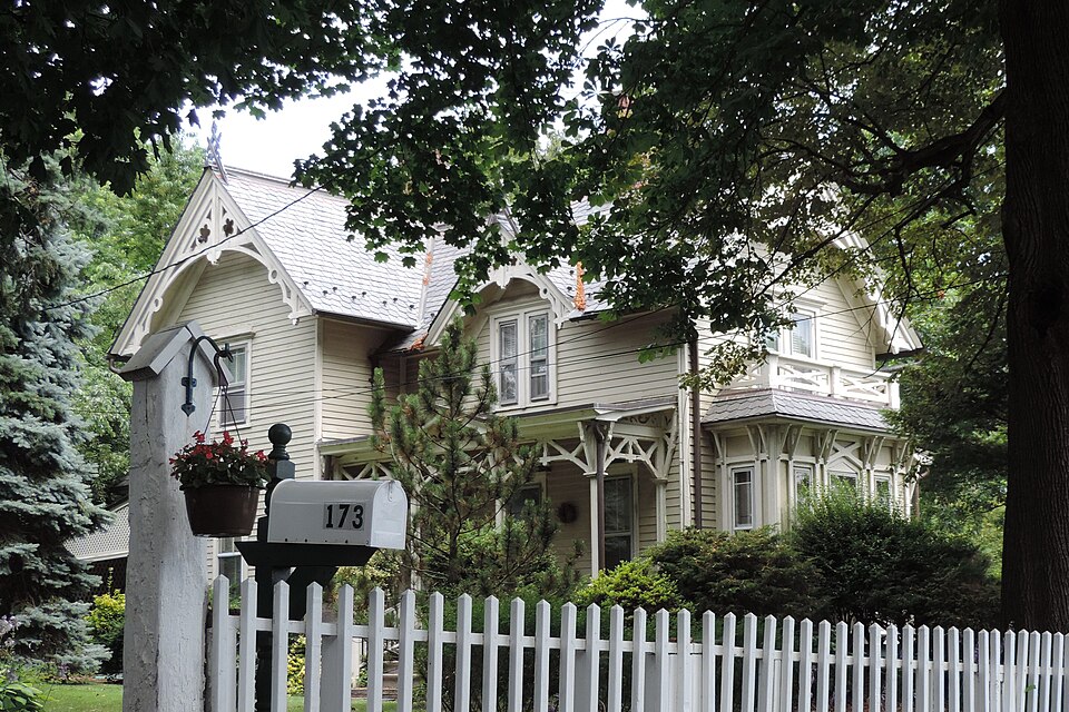 Photograph of House at 175 Belden Street