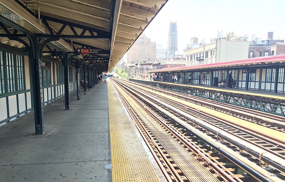 Photograph of 125th Street