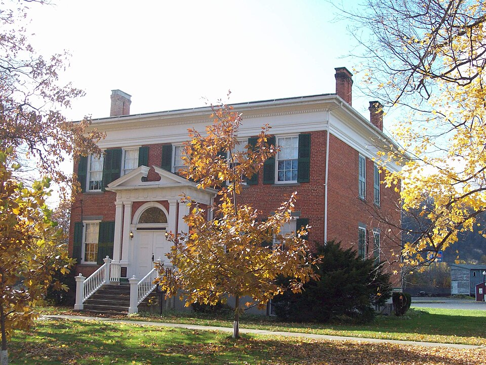 Photograph of Davenport Library