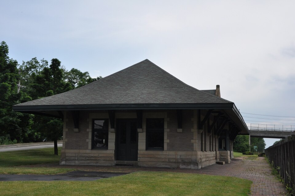 Photograph of Lake Shore and Michigan Southern Railway Station