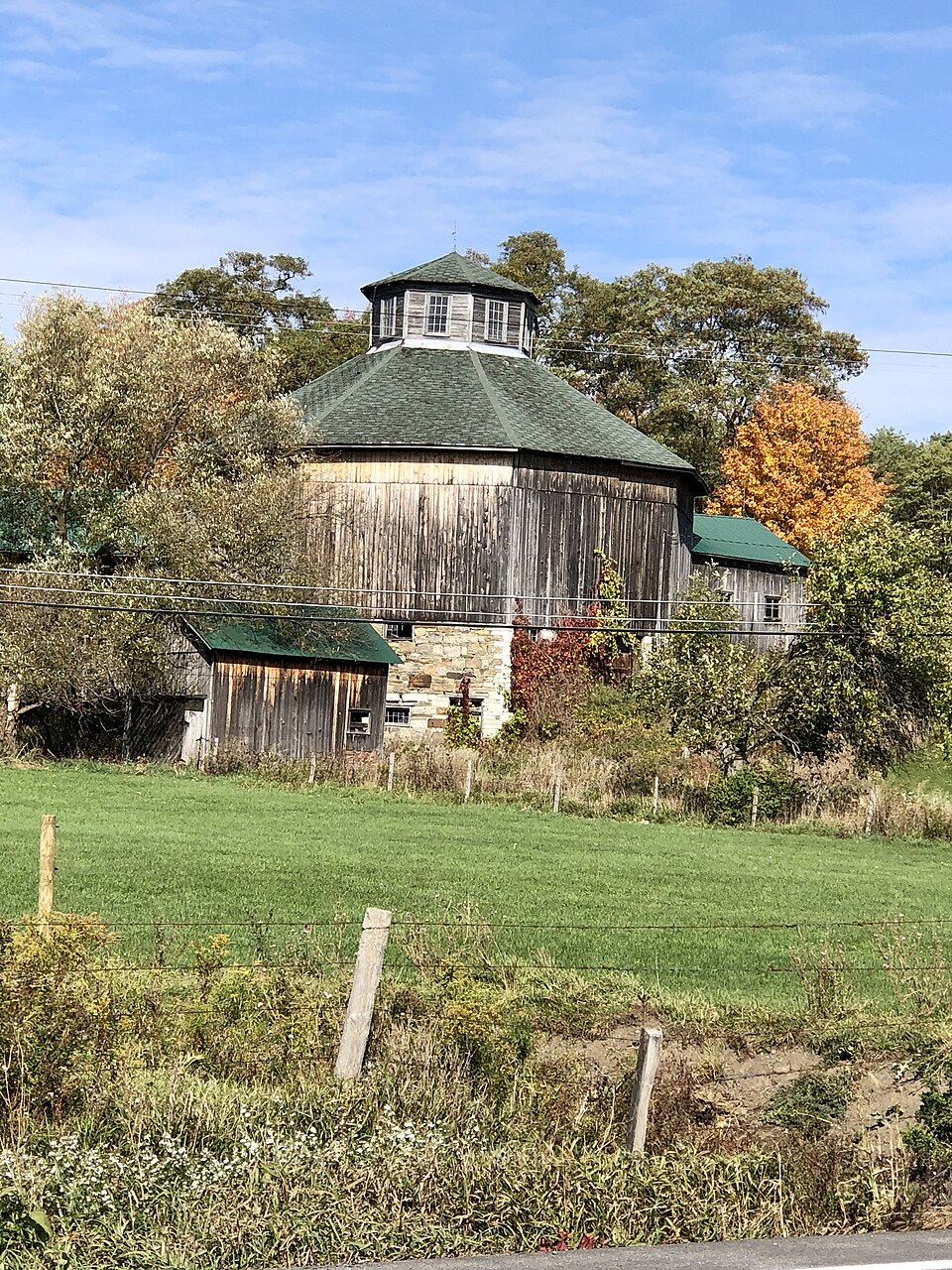 Photograph of Baker Octagon Barn