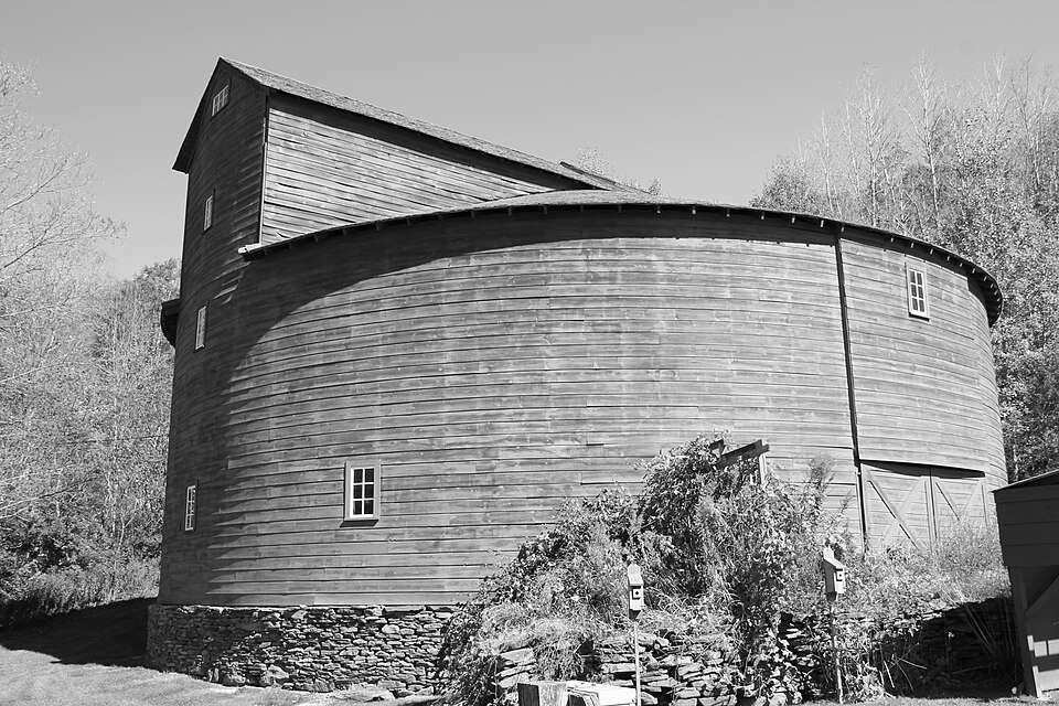 Photograph of Kelly Round Barn