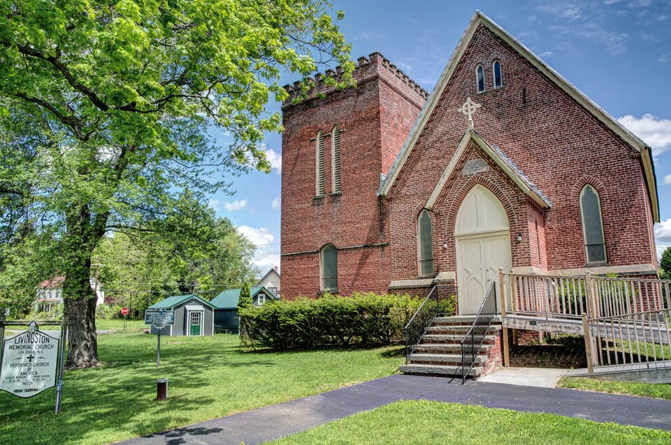 Photograph of Livingston Memorial Church and Burial Ground