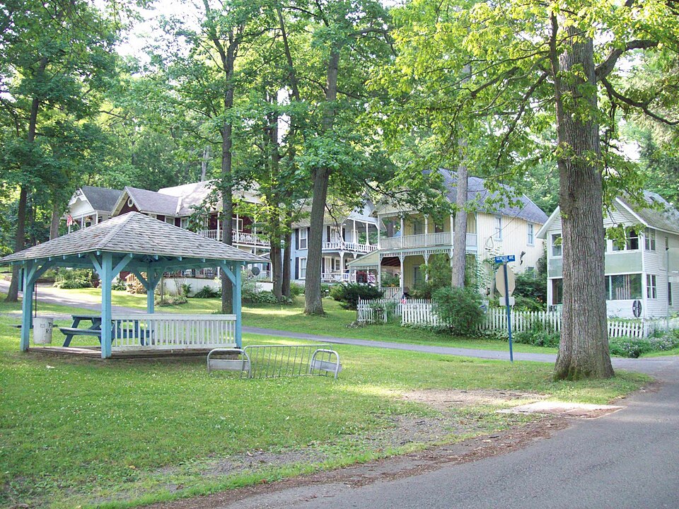 Photograph of Silver Lake Institute Historic District