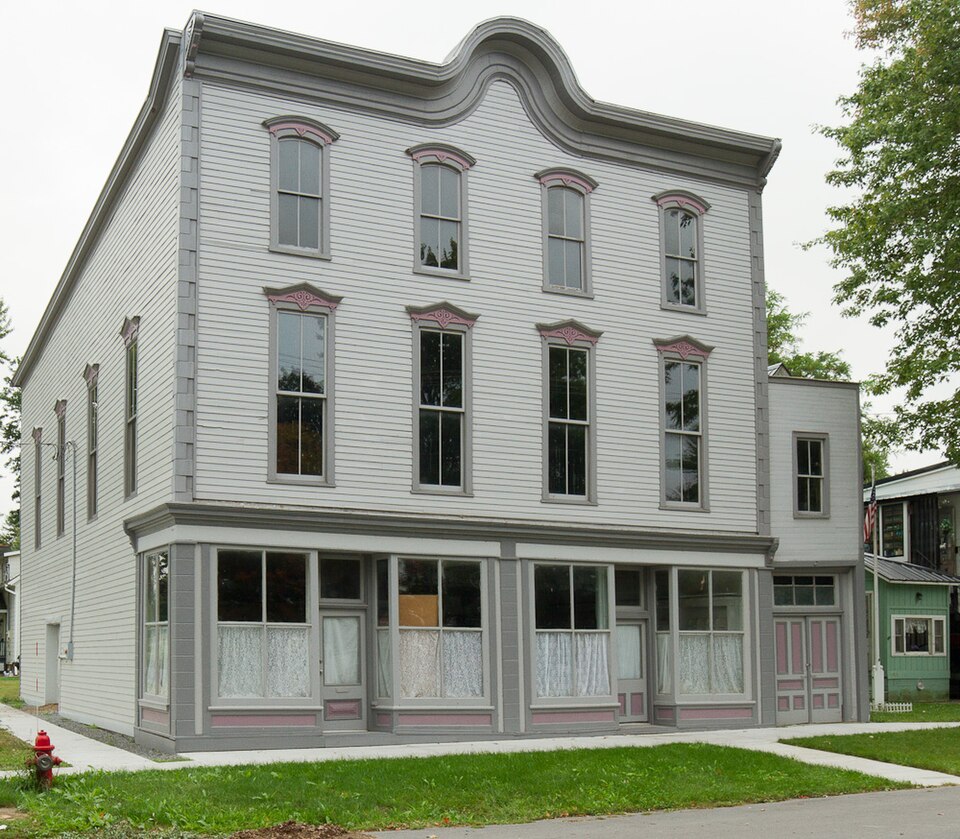 Photograph of Aubertine Building
