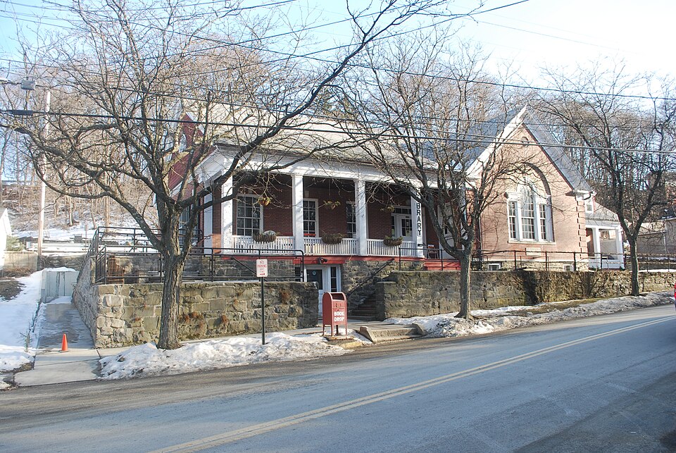 Photograph of Morton Memorial Library