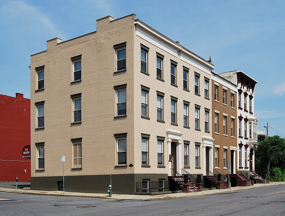 Photograph of Buildings at 744-750 Broadway