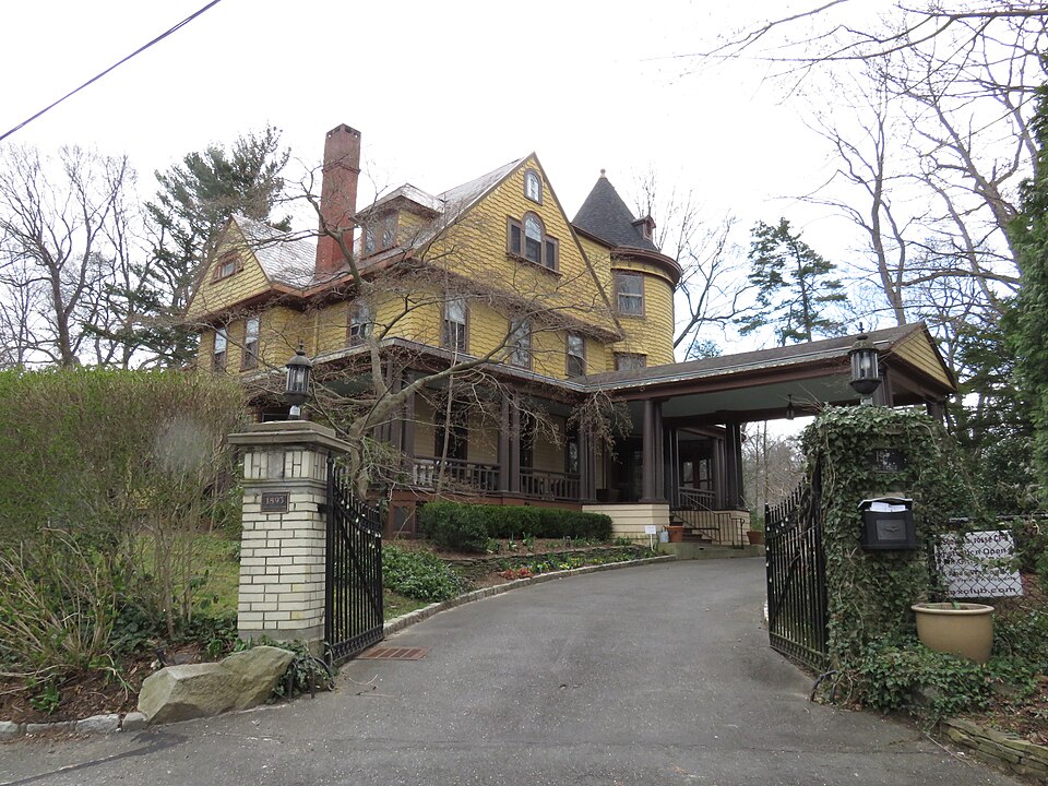 Photograph of House at 19 Locust Place