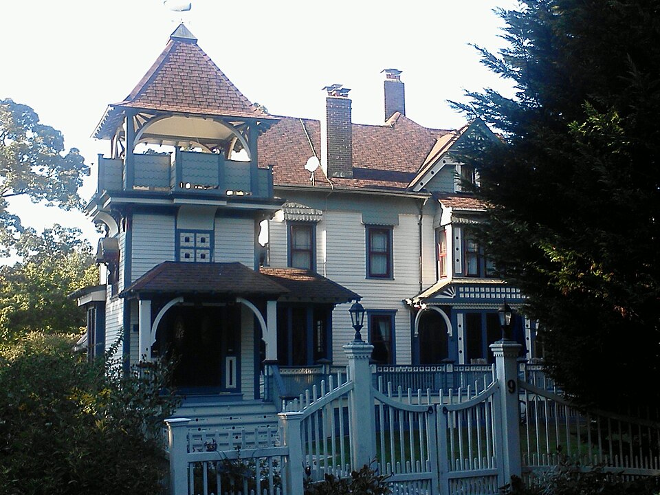 Photograph of House at 9 Locust Place