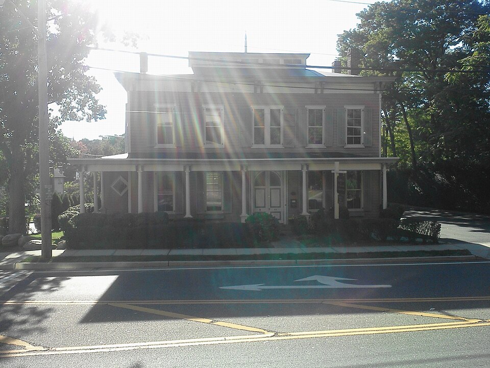 Photograph of Roslyn House