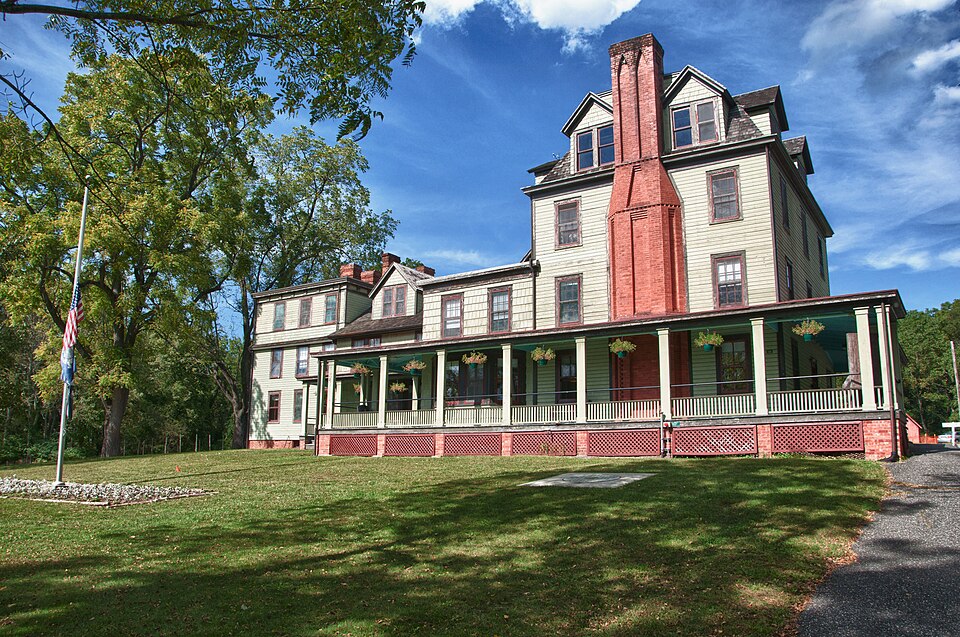 Photograph of Caleb Smith State Park Preserve