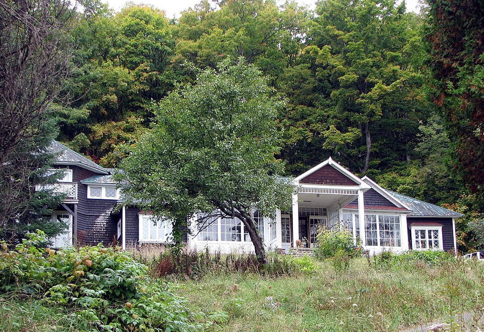 Photograph of Hillside Lodge