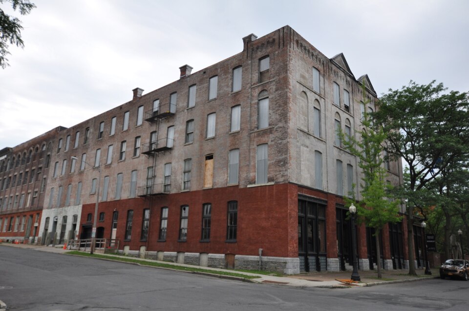 Photograph of Doyle Hardware Building