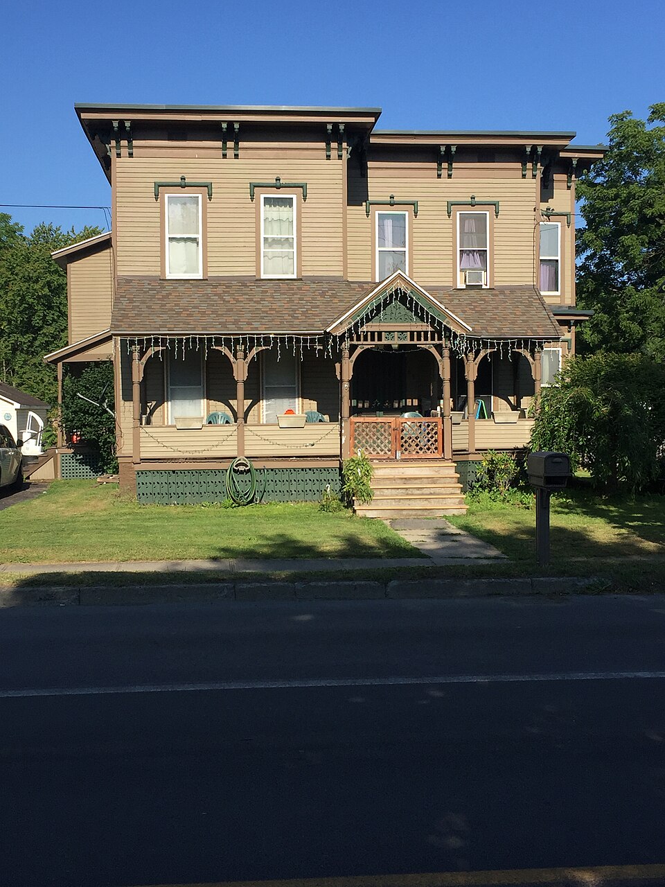 Photograph of House at 46 South Main Street