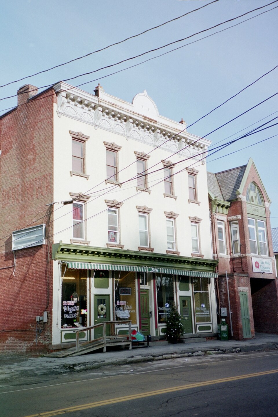 Photograph of Commercial Building at 32 West Bridge Street