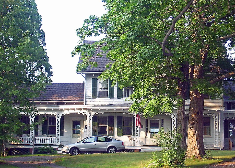 Photograph of Oliver Brewster House